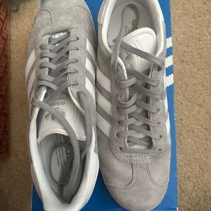 adidas grey gazelle